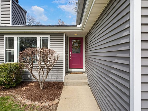 3rd image of 2106 Sumac Dr