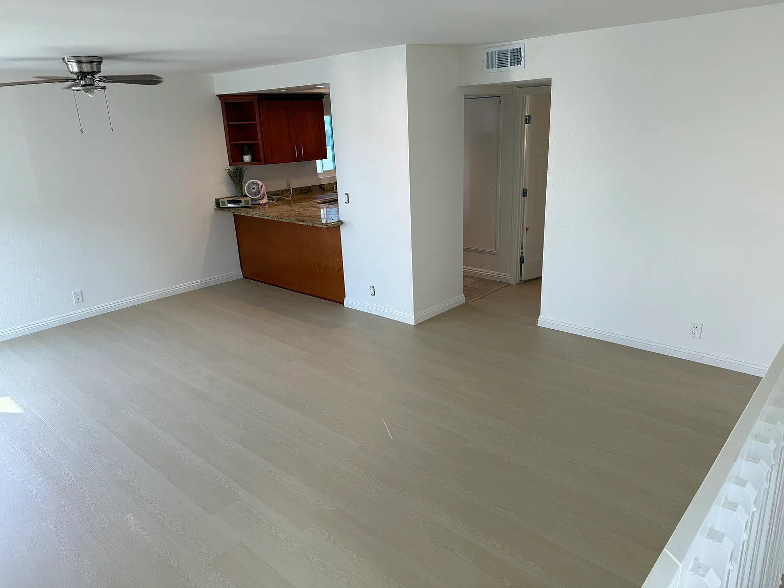 2 bed, 1000 sqft, $4,950 — Photo 3