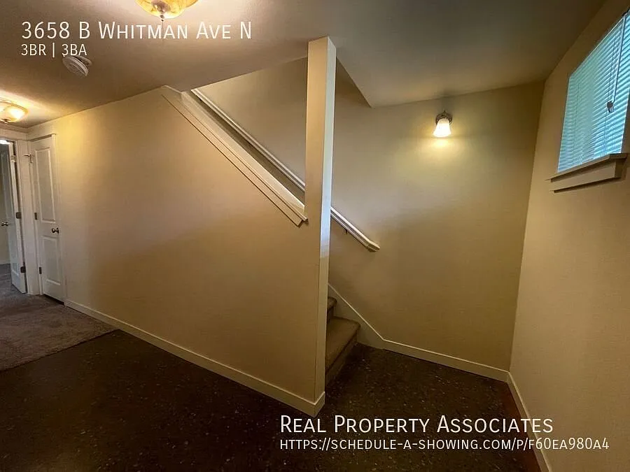 Nicely updated townhouse — Photo 3