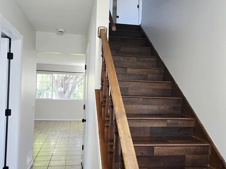 960 Autumn Ln — Photo 5