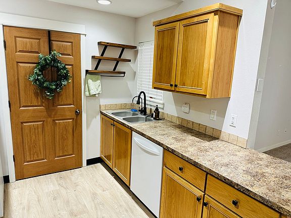 5th image of 14019 NE 20th Ave APT 26C
