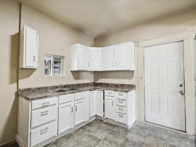 135 E Bowman St — Photo 7