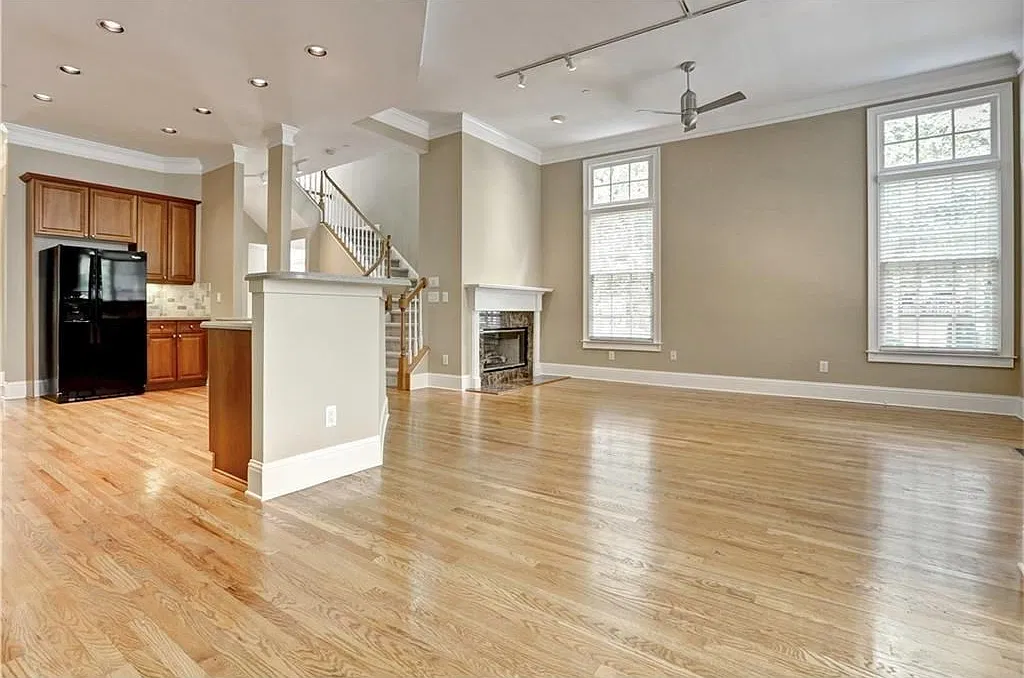 4 bed, 4.0 bath, 3271 sqft, $3,600 — Photo 4