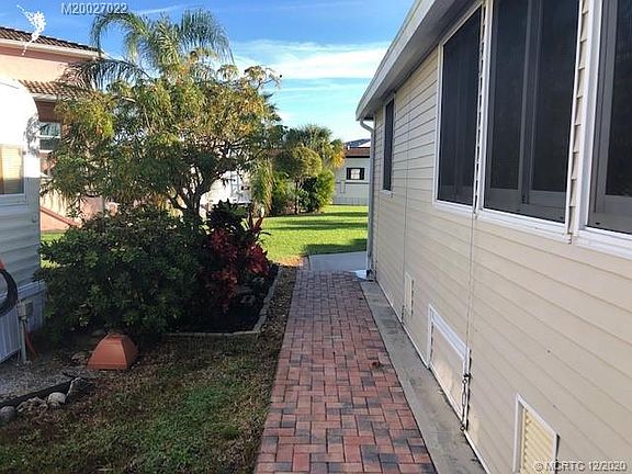 3rd image of 686 Nettles Blvd