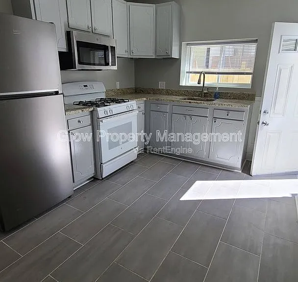 3141 Agate St — Photo 6