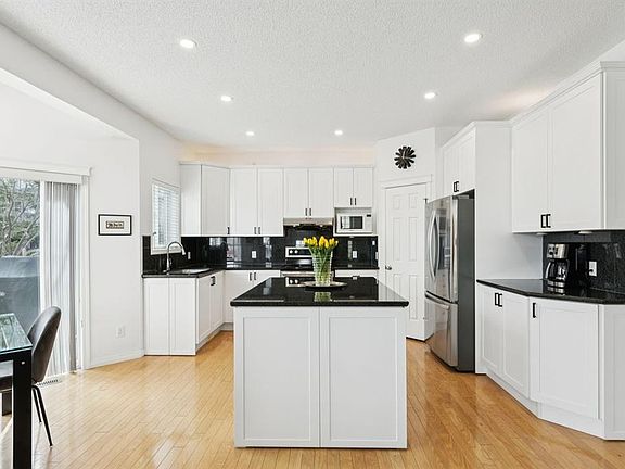3rd image of 42 W Cresthaven Way SW