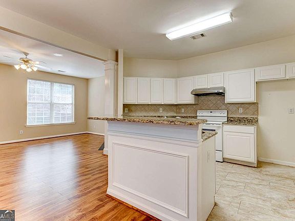 5th image of 4028 Oak Glenn Dr