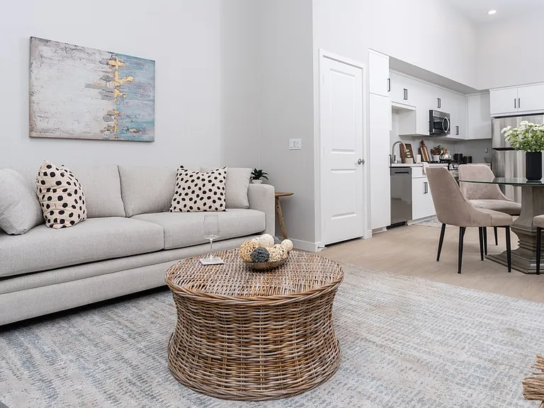 Downtown Ontario Luxury Apartments — Photo 11