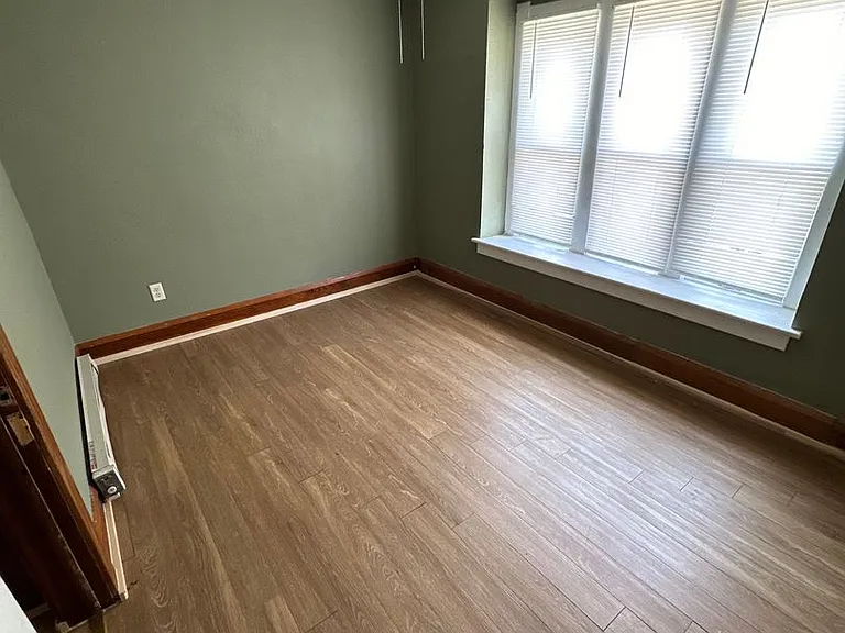 523 Nicholas St — Photo 4