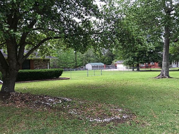 5th image of 380 Lexington Dr