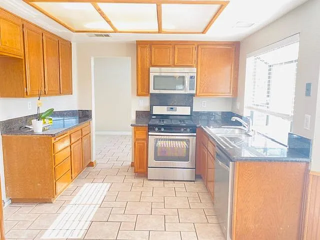10911 Emerson St — Photo 10
