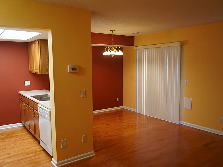 1094 Oakdale Ct — Photo 20