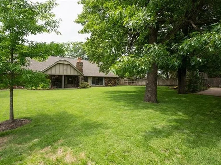 10641 S Sandusky Ave — Photo 45