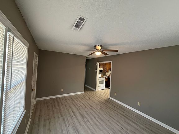 4th image of 4680 Pinewood Rd