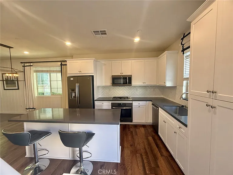 2283 Apple Ct — Photo 3