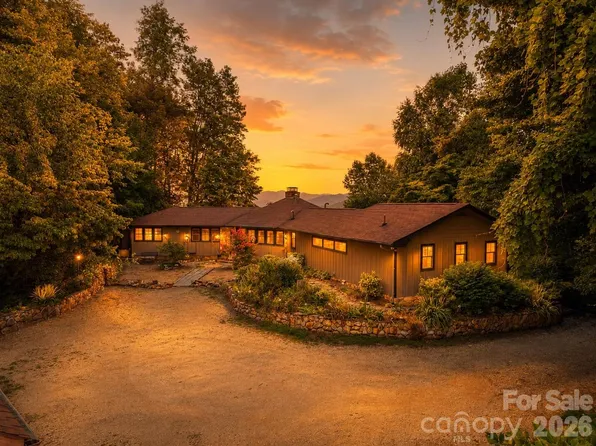 630 Smokey Vista Dr, Bryson City, NC 28713