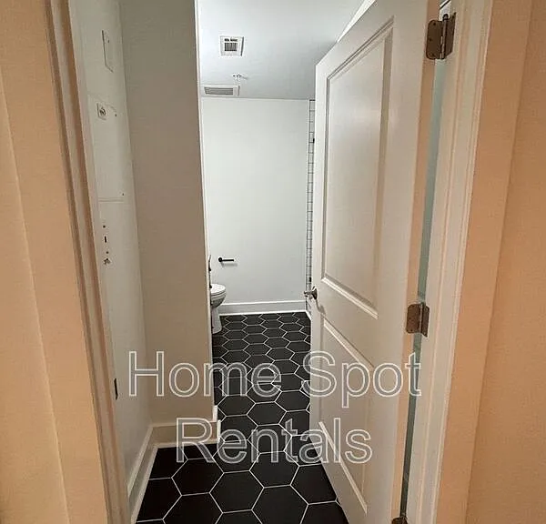925 Garrett St SE #318 — Photo 8