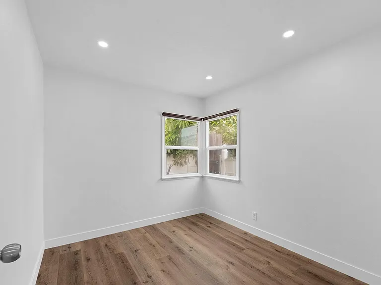 1304 Corona St — Photo 14