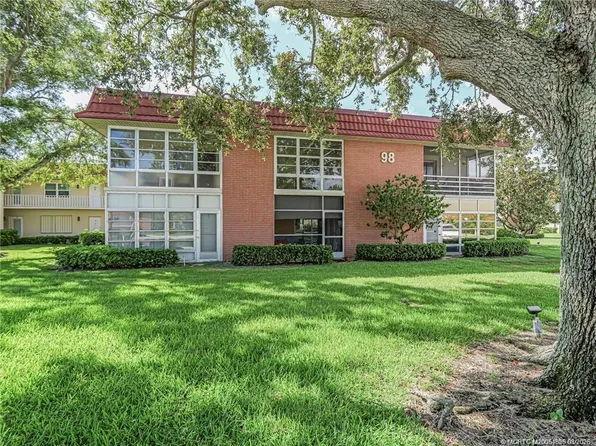 98 Spring Lake Dr APT 205, Vero Beach, FL 32962