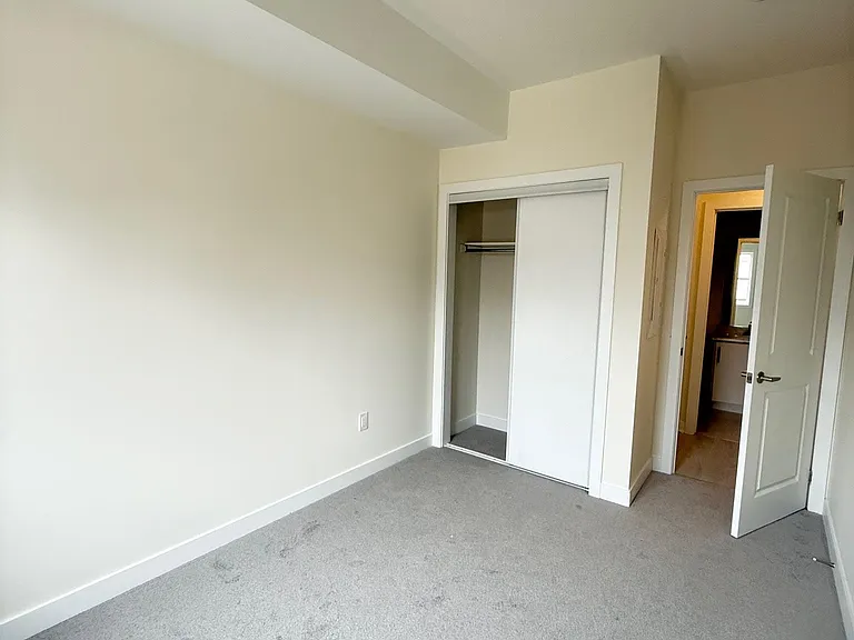 15100-235 Yonge St #111 — Photo 9