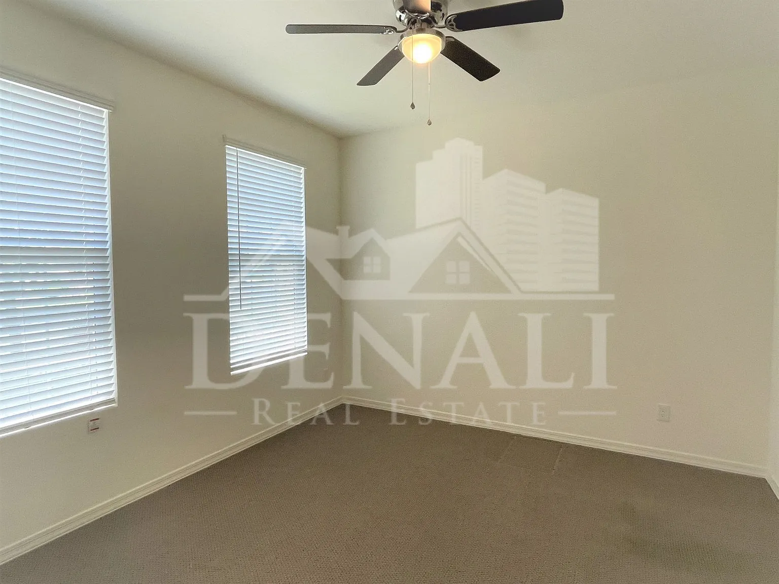 4 bed, 2.5 bath, 2622 sqft, $2,195 — Photo 4