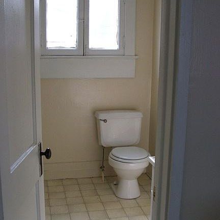 4th image of 4428 Belleview Ave