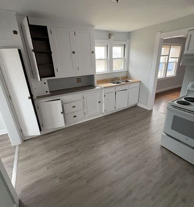1st image of 960 W Delaware Ave #2