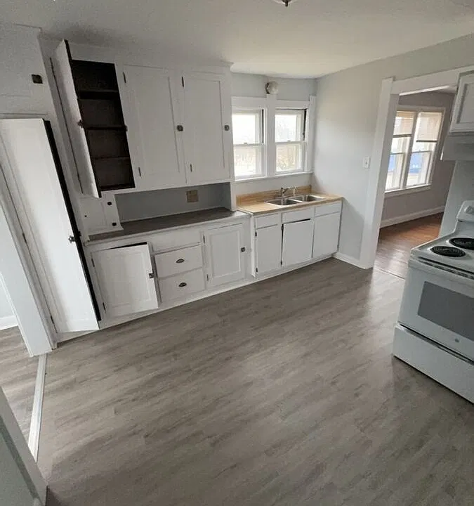 960 W Delaware Ave #2