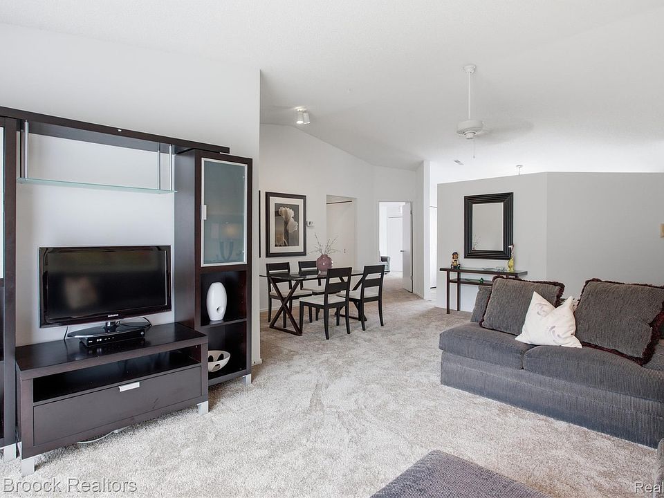 6580 Ridgefield Cir Apt 203, photo 9