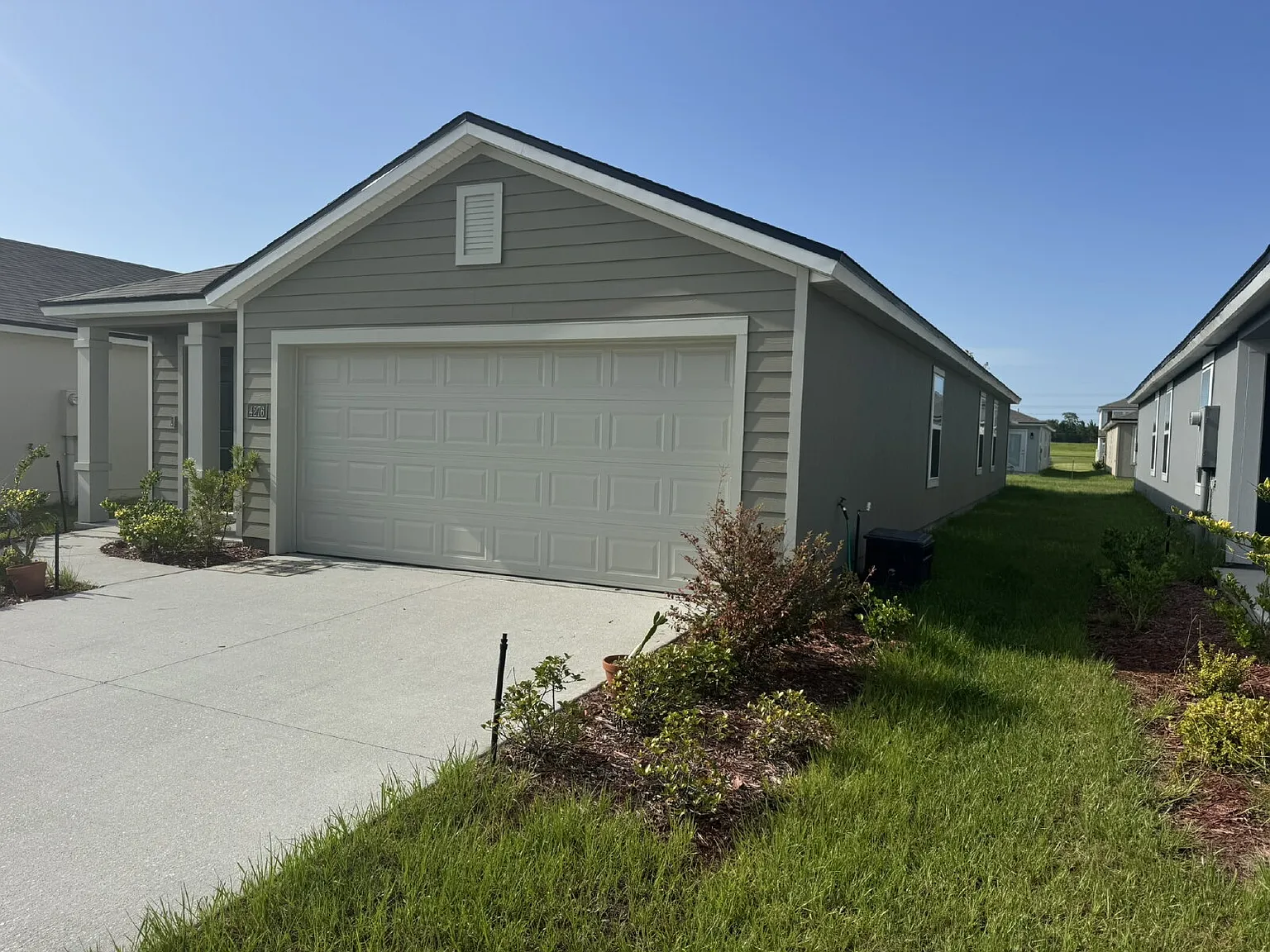 4 bed, 2.0 bath, 1571 sqft, $2,200 — Photo 2