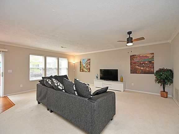 5th image of 6385 Pinehurst Ln