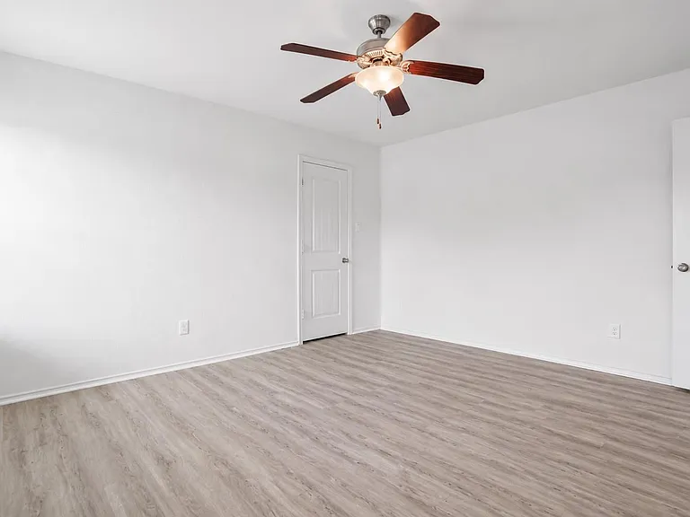 166 Meadow Grove Dr — Photo 36