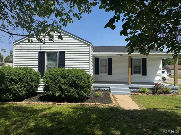 120 Broadway Ave, Sikeston, MO 63801