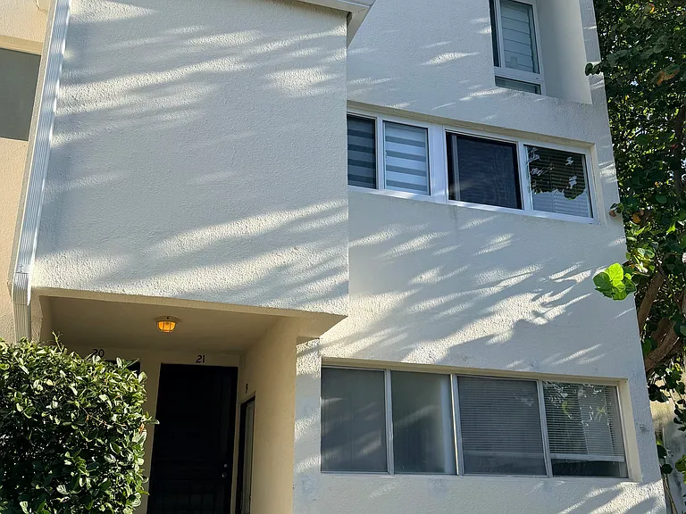 1912 SW 17th Ave #21 — Photo 3