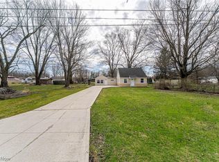 36094 Home Crest Dr, North Ridgeville, OH 44039