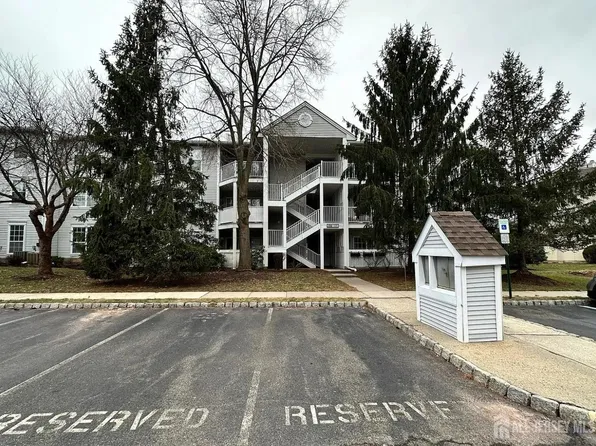 107 Rachel Ct, Franklin Park, NJ 08823