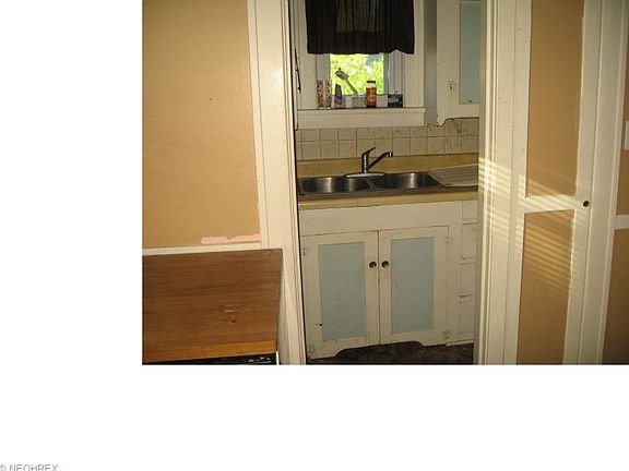 4th image of 11101 Vernon Ave