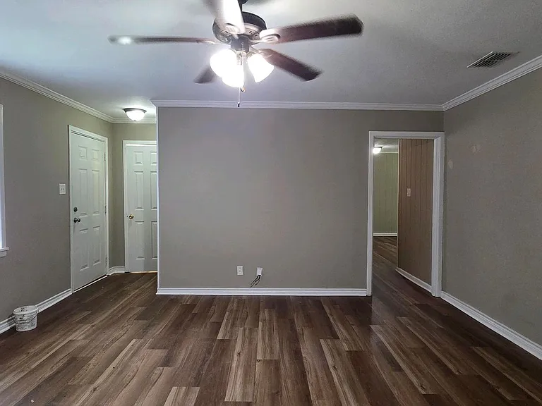 117 E Hoyt Dr — Photo 2