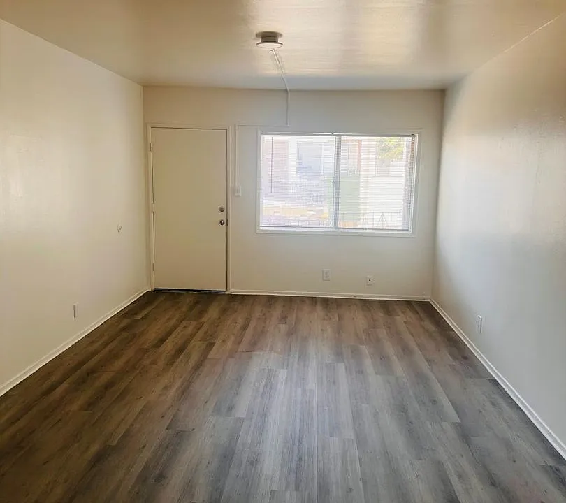 11833-11837 S Figueroa St