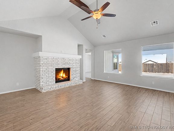 2nd image of 2912 W Charlotte St