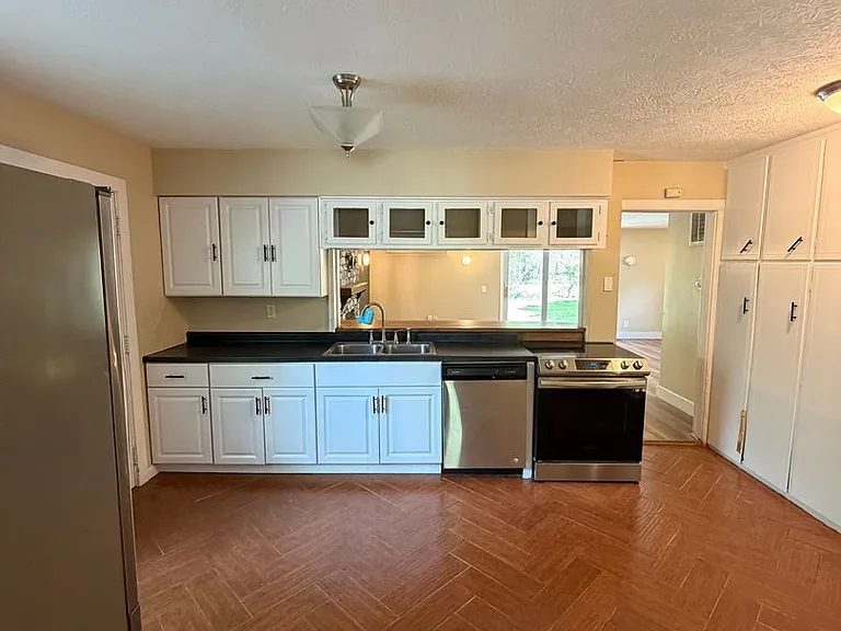 600 Dadson Dr — Photo 5