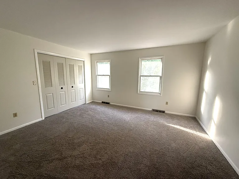 1118 Pheasant Dr N — Photo 4