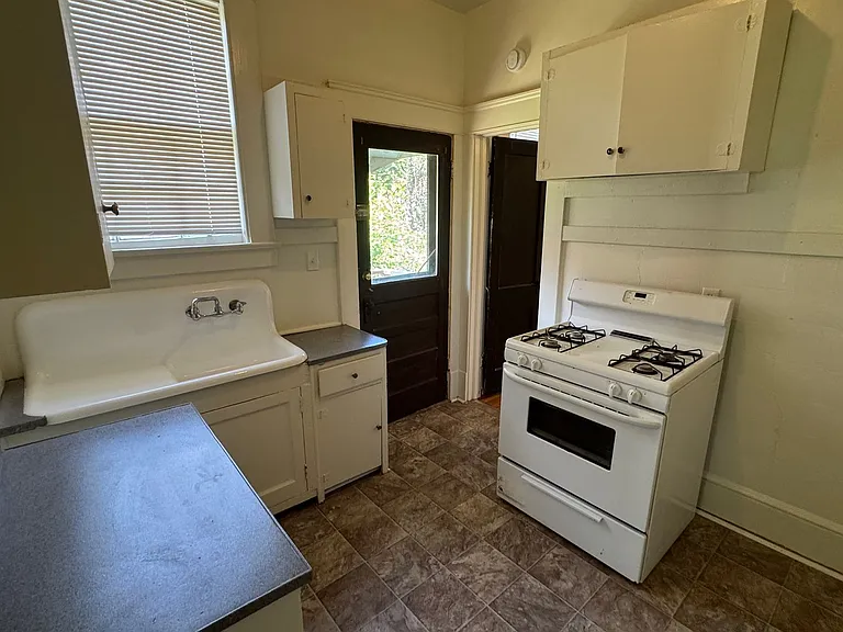 2121 Winona Ave #335 — Photo 7