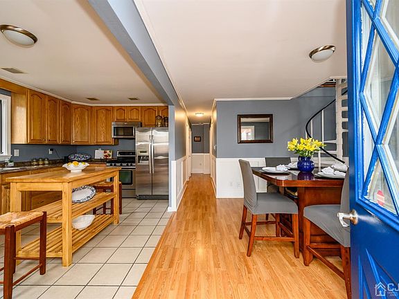 4th image of 161 Lilac St
