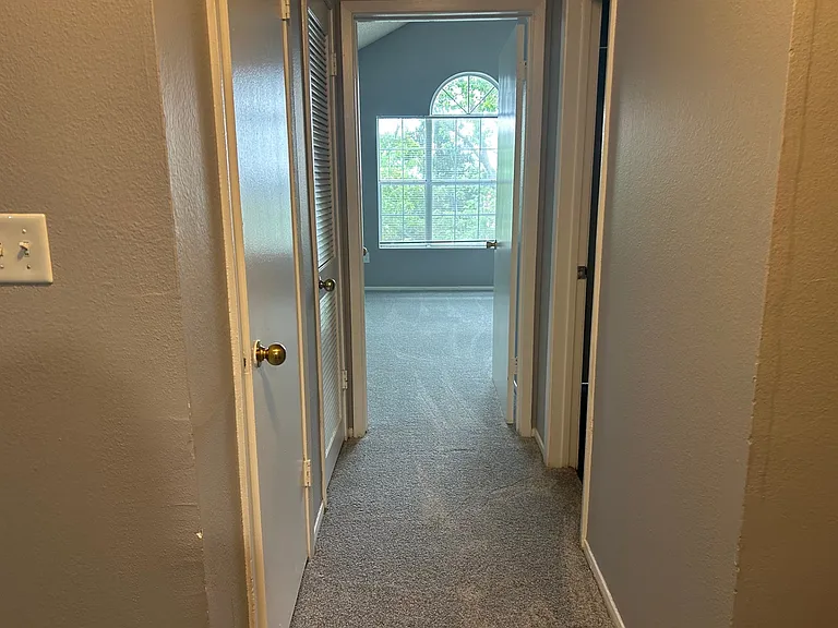 Idlewood Apartments — Photo 15