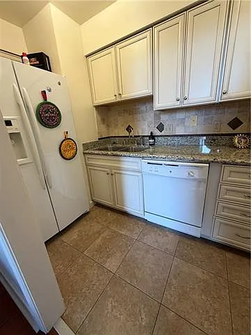 910 Chartres St #3B — Photo 9