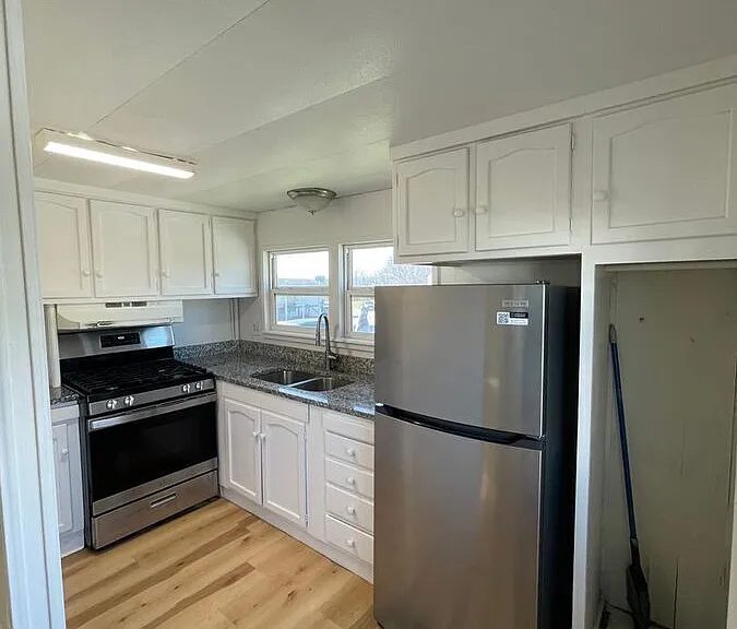 122 Court Dr — Photo 8