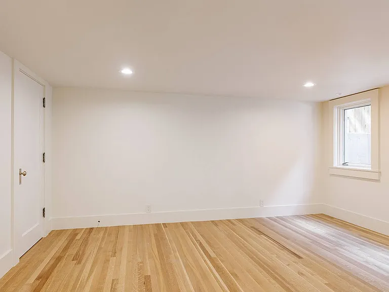 2081 Bellaire St — Photo 34