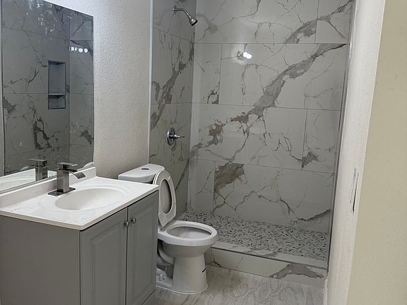 5th image of 871 Avocado Ave #1