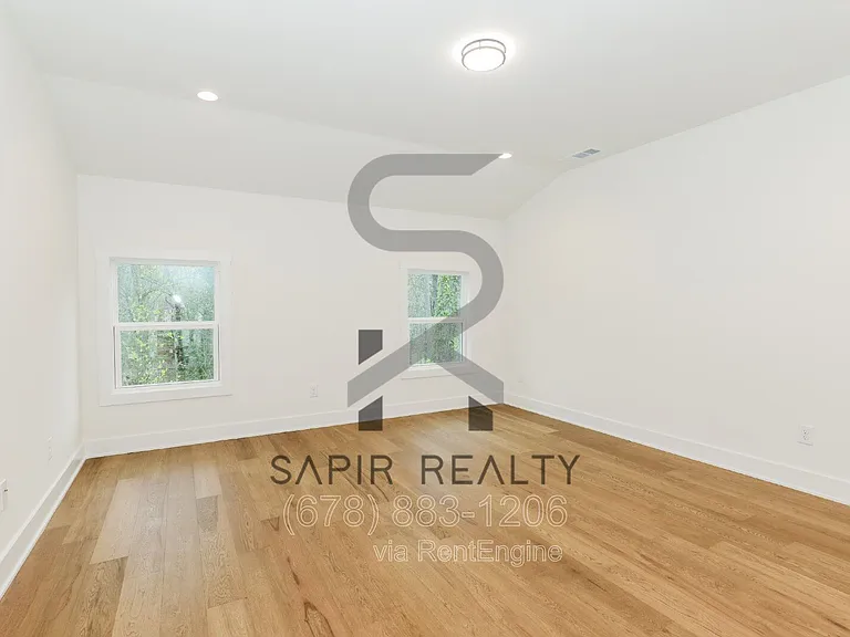 3374 Lee Dr — Photo 5